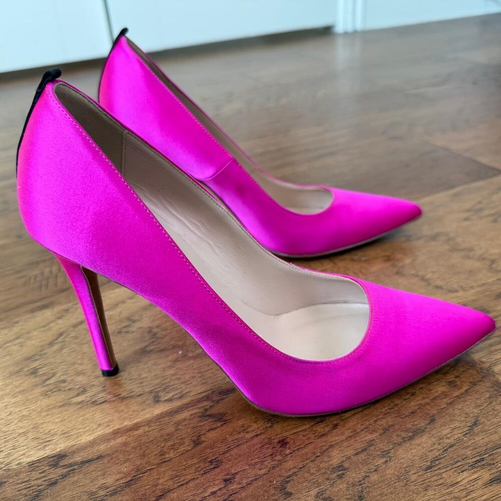 SJP Sarah Jessica Parker Fuchsia Satin Pointed Toe Pumps Sz 38 / 7.5 w dust bag